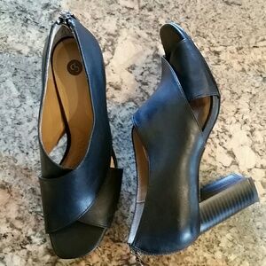 💕NICE Black Heels!!